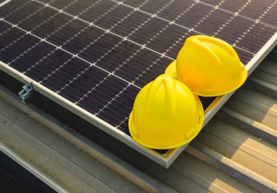 Solar Power Benefits for Business: Save Cash & Go Green